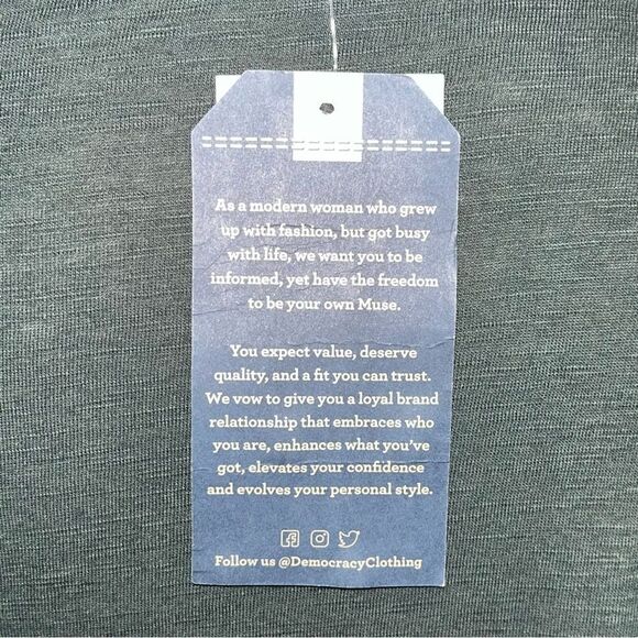 New with Tags Democracy Long Sleeve Crew Neck with Gold Tone Snap Buttons - Picture 7 of 12